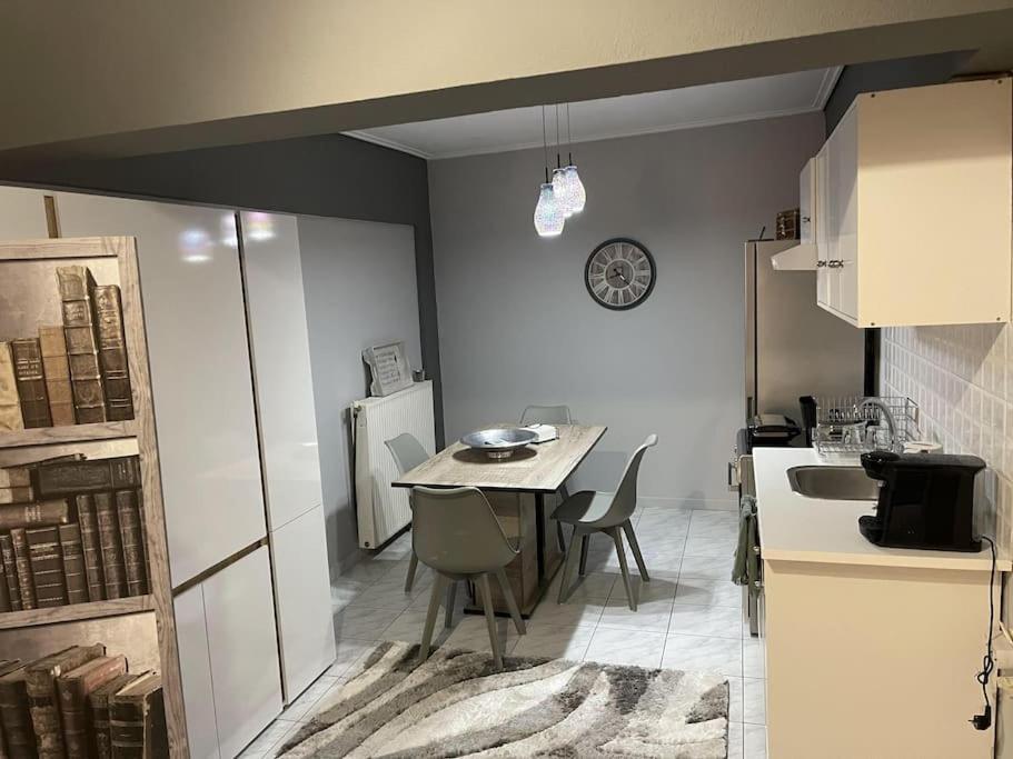 Central Modern Apartment ヴォロス エクステリア 写真